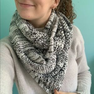 infinity scarf // urban outfitters